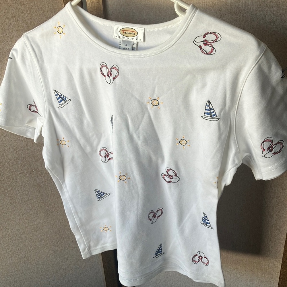 FINAL MARKDOWN Talbots White embroidered beachy T-Shirt petite small